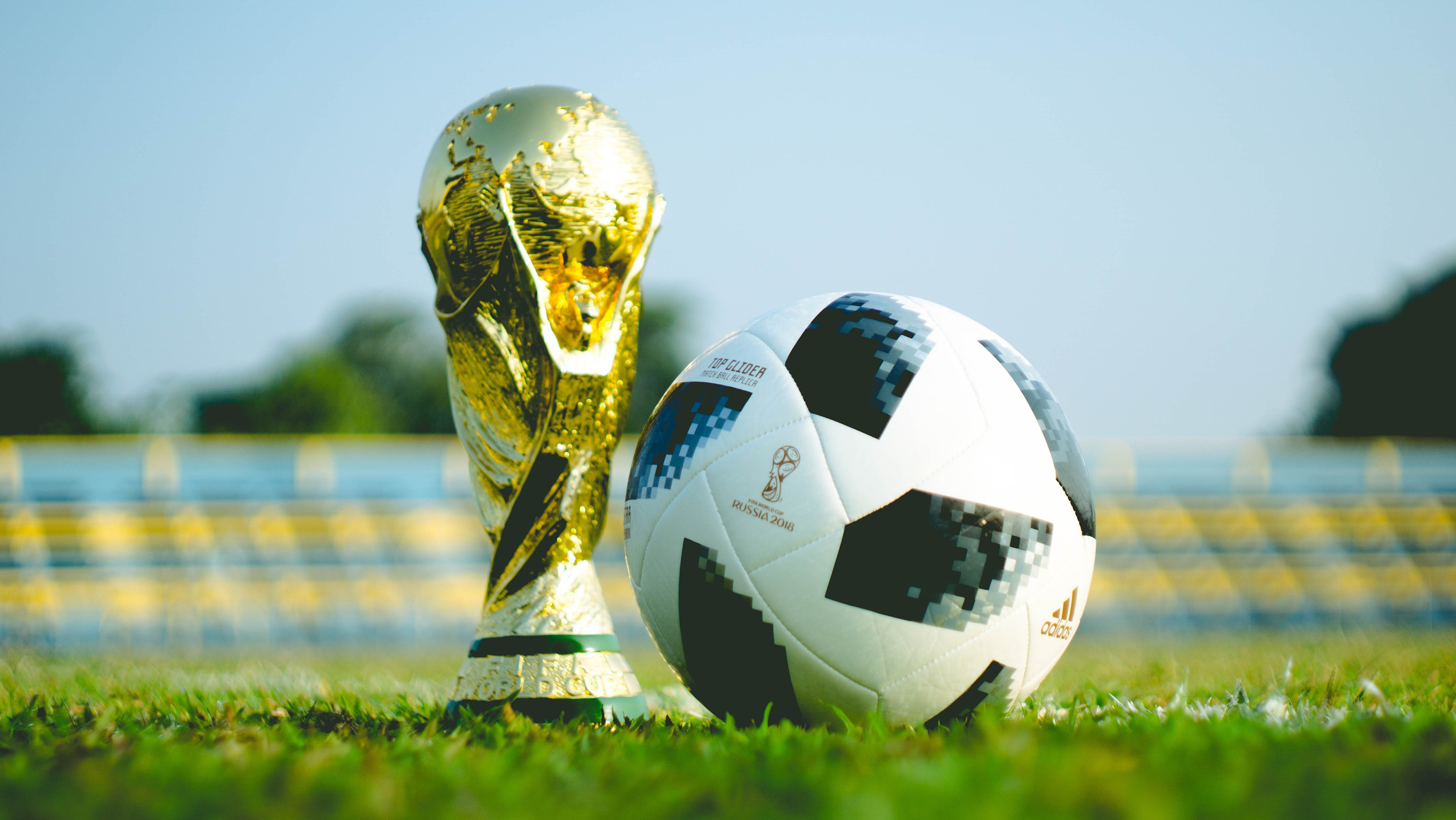 官方娱乐平台-天神下凡！C罗替补登场掀翻拜仁，德甲巨人防线为何瞬间崩塌？天神下凡！C罗替补登场逆转拜仁，德甲霸主防线何以瞬间崩盘？